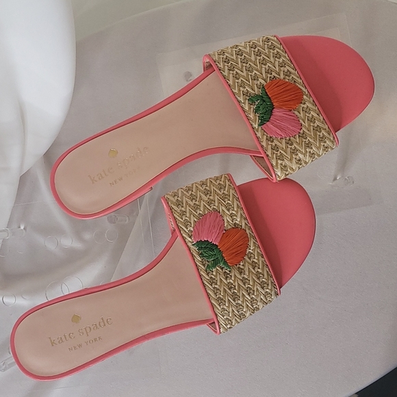 KATE SPADE Red Strawberry Sandal Pre Owned Excellent Condition Size 7 B